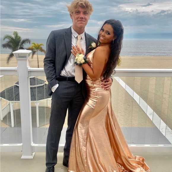 Atria (atriadresses.com) Rose Gold Prom Gown - Picture 8 of 9